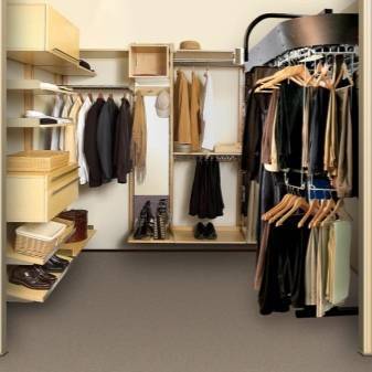 Узкая гардеробная: преимущества, идеи обустройства и фото
