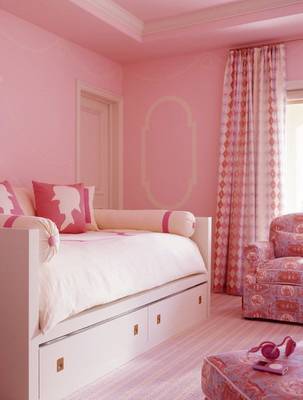 Розовая детская комната для юной принцессы