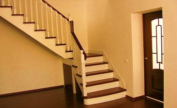 Виды лестниц на второй этаж в частном доме