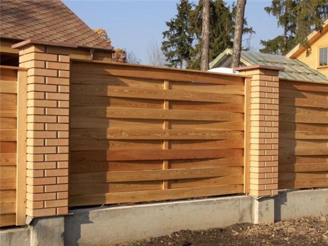 Забор для деревянного дома