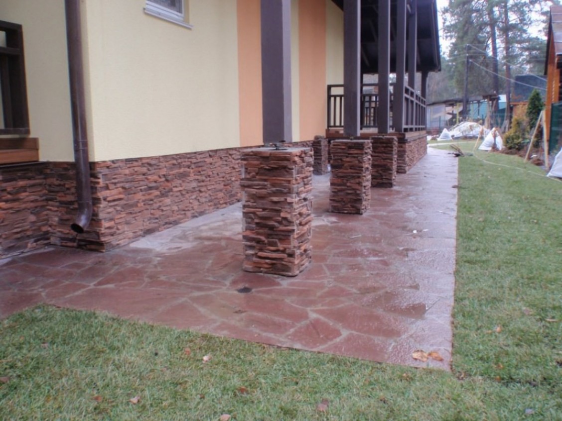 Зачем проводить отделку цоколя, если он уже сделан из прочного бетона или кирпича, спросите вы?