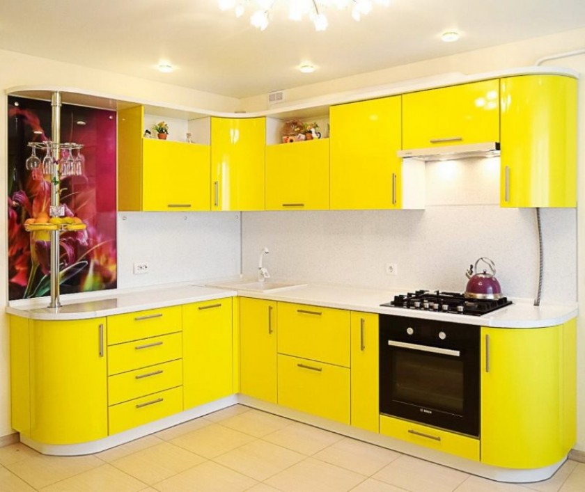 Желтый кухонный гарнитур — выбираем фасады