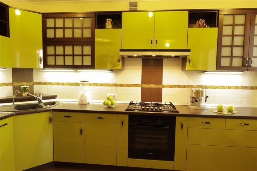 Желтый кухонный гарнитур — выбираем фасады