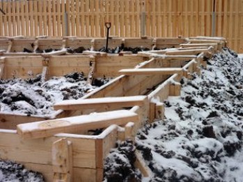 Строительство и заливка фундамента зимой — плюсы и минусы