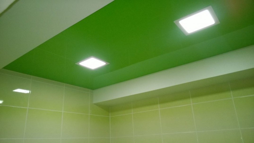 Натяжные потолки в дизайне ванной комнаты