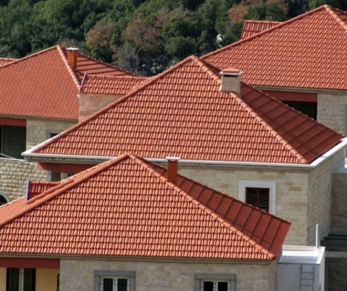 Устройство четырехскатной крыши из металлочерепицы