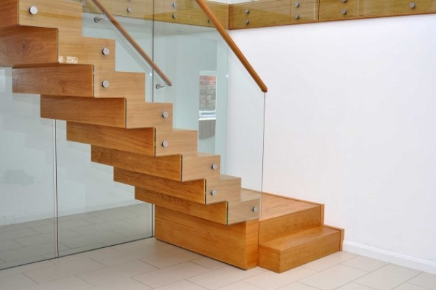 Как организовать пространство под лестницей?