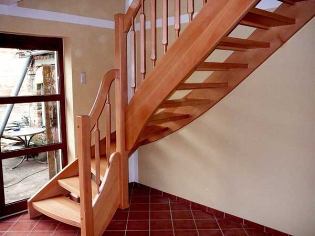 Виды лестниц на второй этаж в частном доме