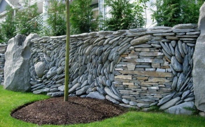 Садовый заборчик из камня: популярные материалы