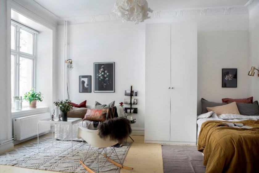 Скандинавский минимализм в квартире с камином