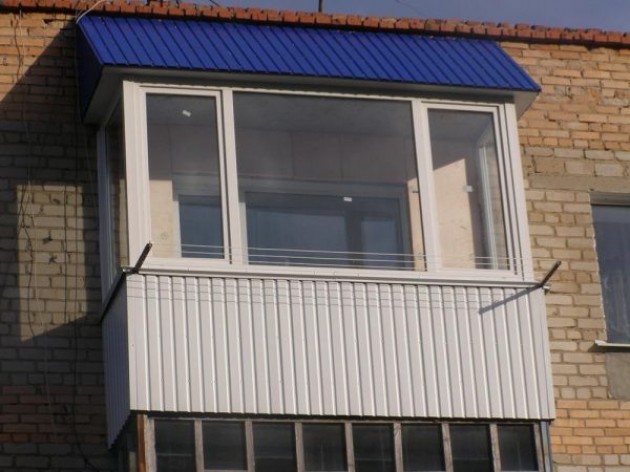 Как отремонтировать балконную крышу