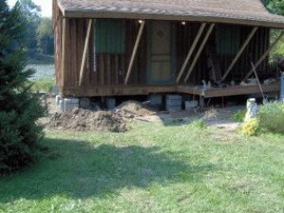 Как подвести фундамент под старый деревянный дом?