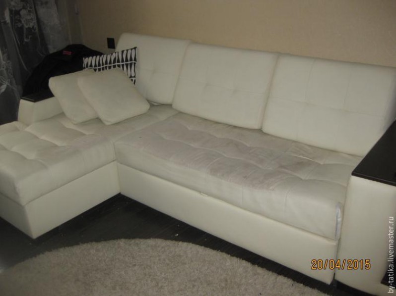 То как они обновили свой старый диван – удивило всех! Идея обшивки дивана своими руками