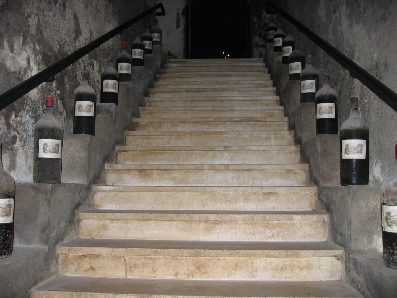 Строительство надежной и долговечной лестницы в погреб