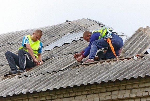 Как сделать ремонт крыши дачного дома