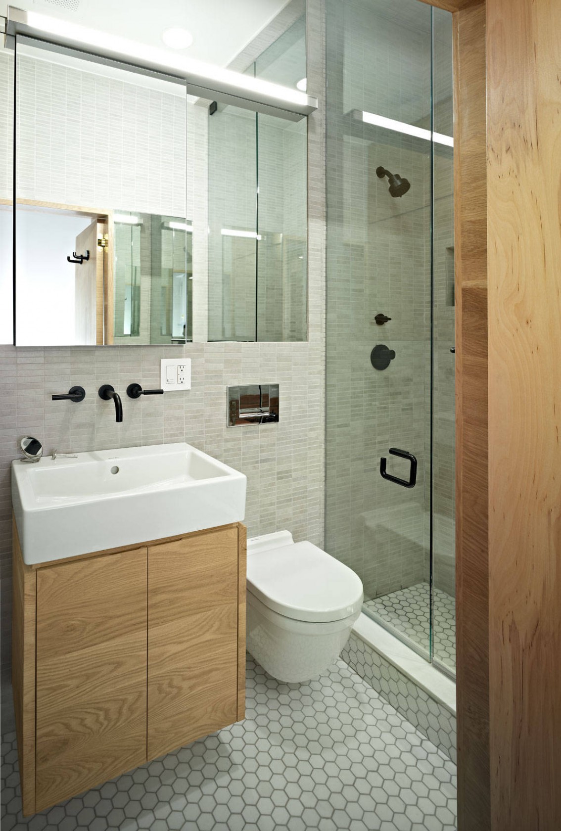Дизайн плитки в ванной с душевой кабиной: виды и особенности
