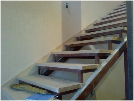 Лестницы на металлокаркасе: облицовка конструкции деревом. Выбор древесины и обшивка