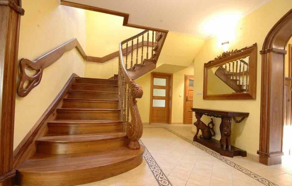 Высота ступеней лестницы в своем доме: правильный расчет