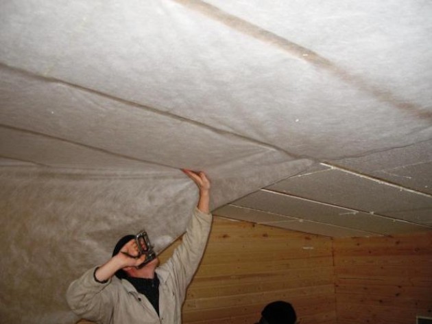 Процесс утепления крыши пенопластом