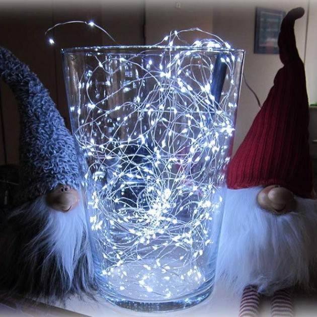 Декоративный светильник из гирлянды и стеклянной вазы