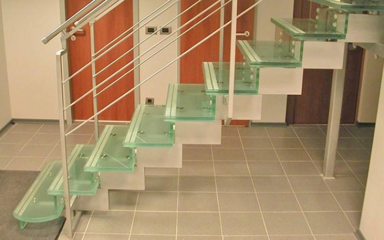 Конструкции стеклянных лестниц