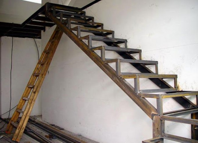 Руководство по сборке самодельной маршевой лестницы из металла 