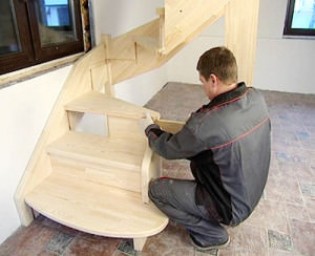 Изготовление и установка лестницы на второй этаж