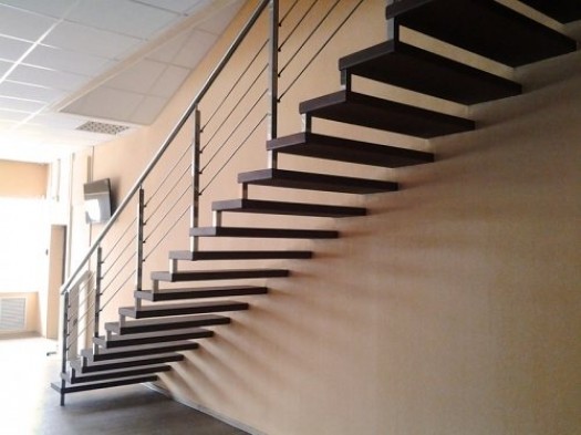 Материалы для металлической лестницы на второй этаж