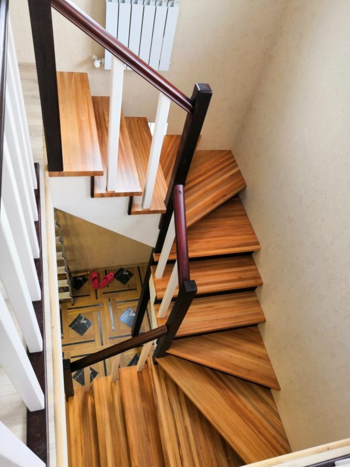 Требования безопасности поворотной лестницы с забежными ступенями