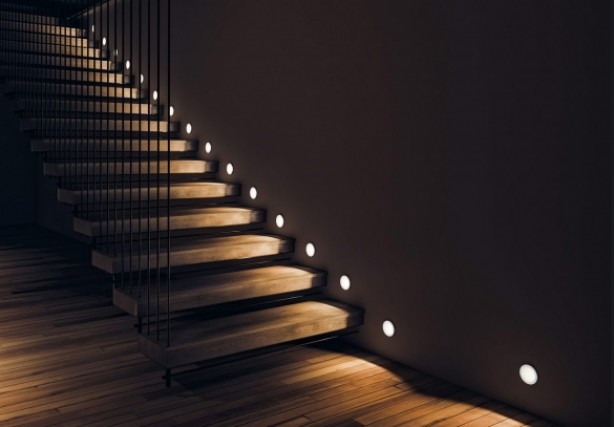 Для чего нужна подсветка лестницы