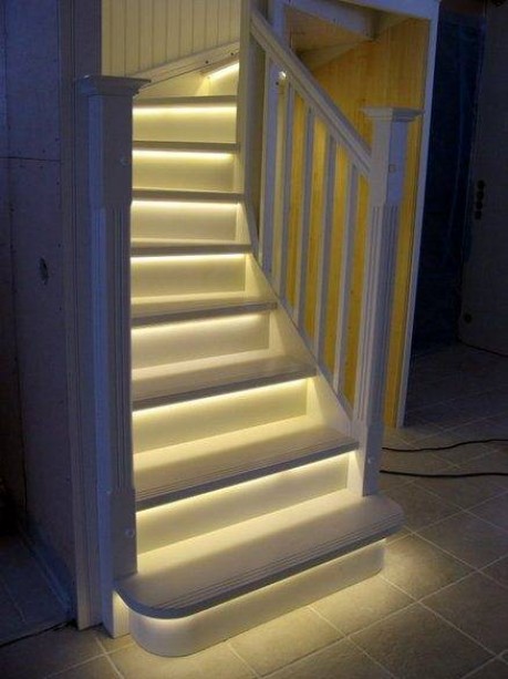 Подсветка лестницы светодиодной лентой: принципиальные схемы. Сборка и монтаж системы