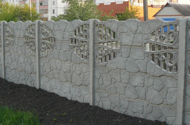 Секционный бетонный забор своими руками