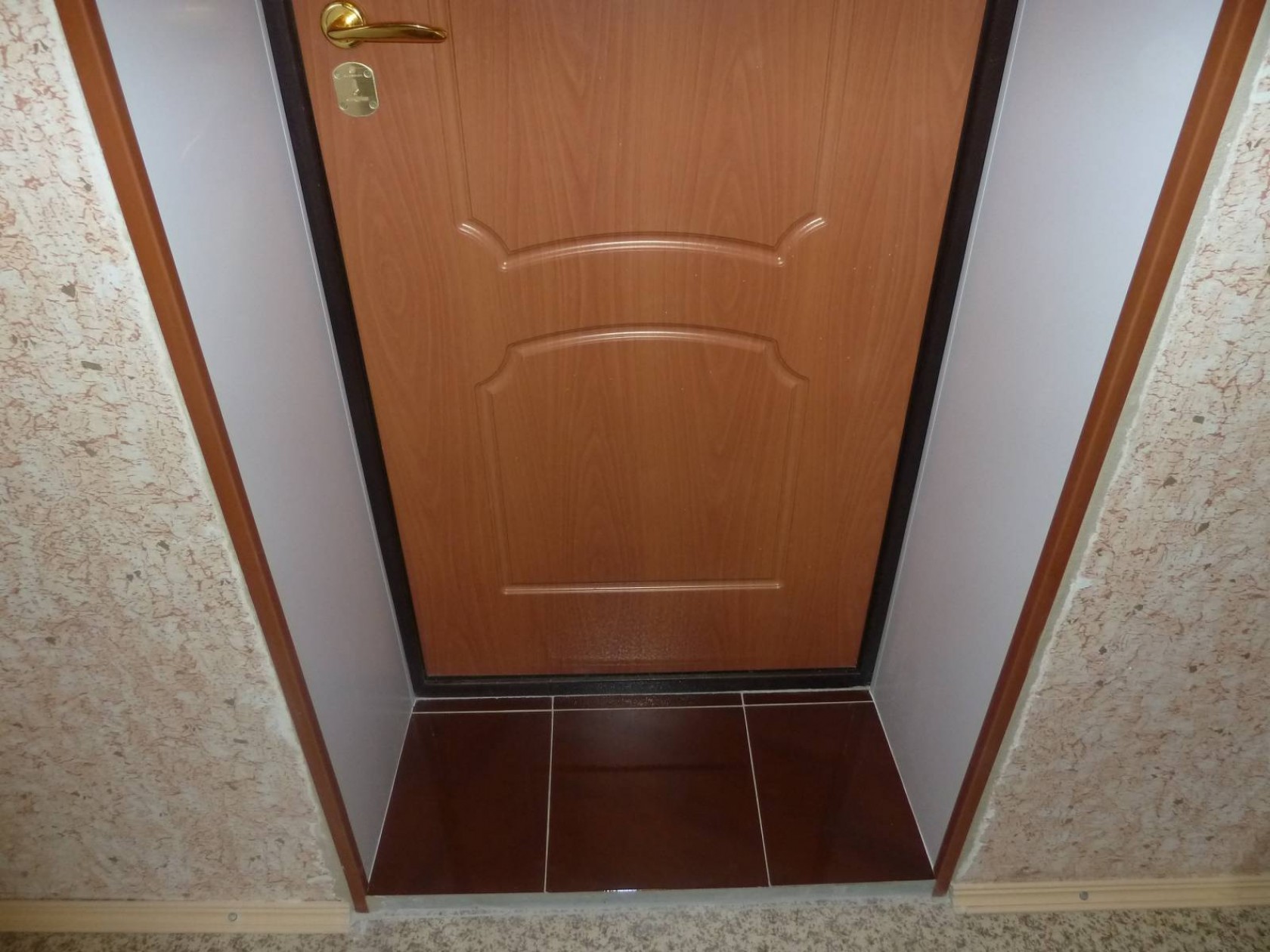 способов отделки откосов входной двери