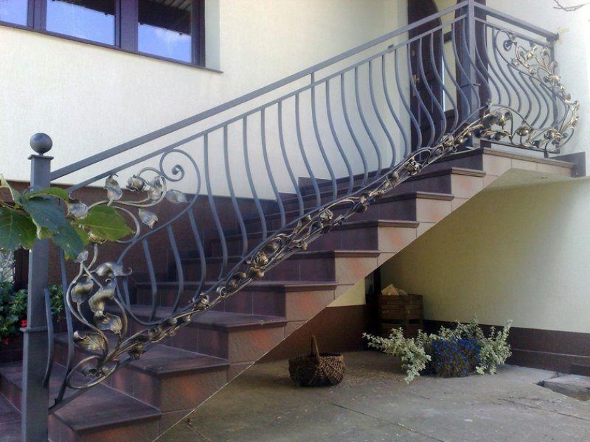 Практичный проект лестницы снаружи дома