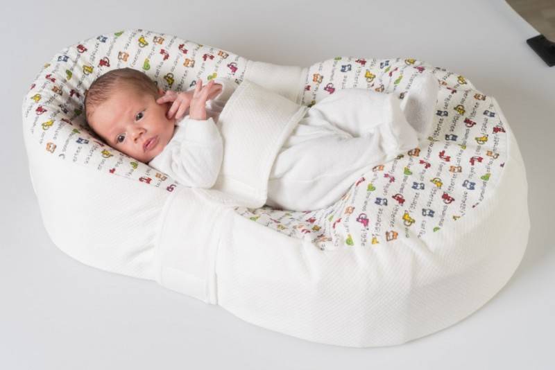 Какой матрас выбрать для новорожденного в кроватку: варианты моделей