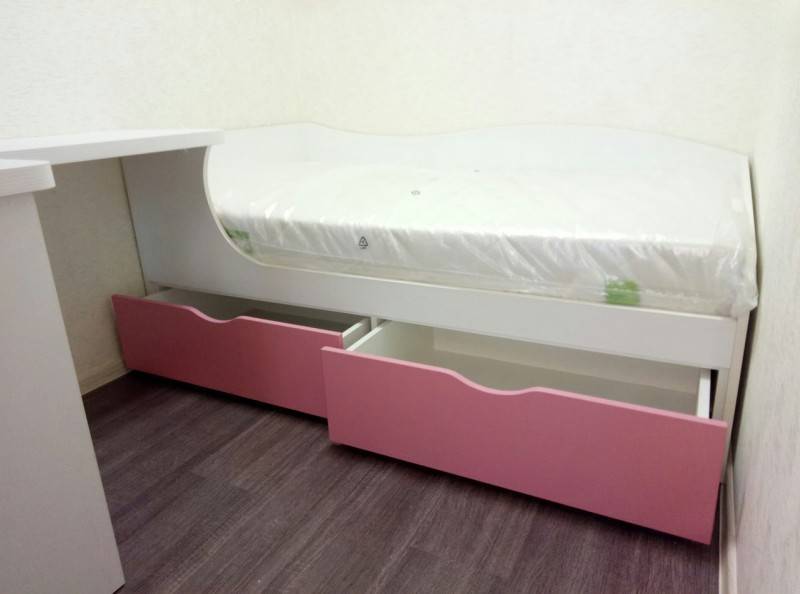 Детская 16 кв. для двоих с двухъярусной кроватью и угловым шкафом