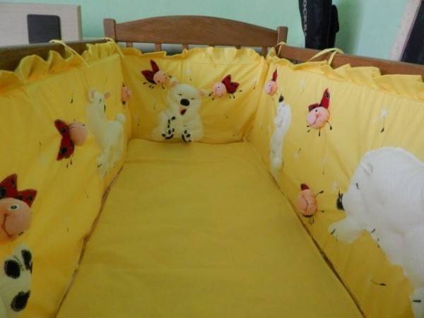 Шьем бампер и подушки в детскую кроватку своими руками 18 фото + видео