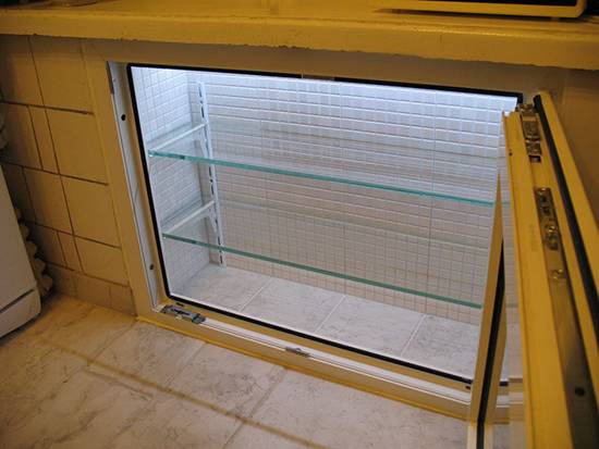 Холодильник под окном: новые возможности забытой классики 57 фото