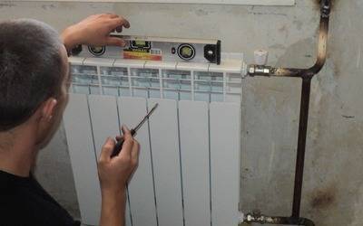 Как разобрать чугунную батарею отопления по секциям