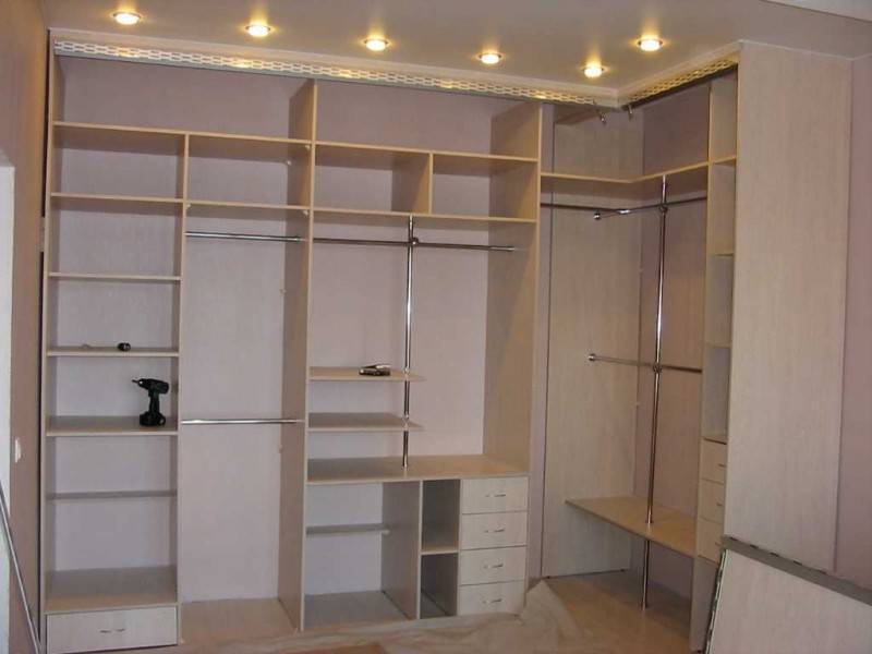 Как выбрать угловой шкаф в прихожую - виды конструкции и перспектива мебели