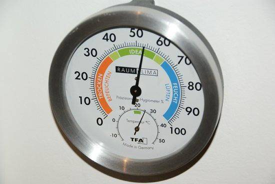 Влажность воздуха в квартире: как померить и советы о том, как изменить. Чем измерить влажность воздуха в квартире: способы и приборы Как узнать какой воздух в квартире
