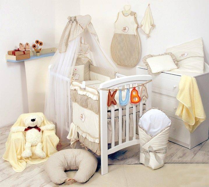 Нужен ли тканевый балдахин на детскую кроватку