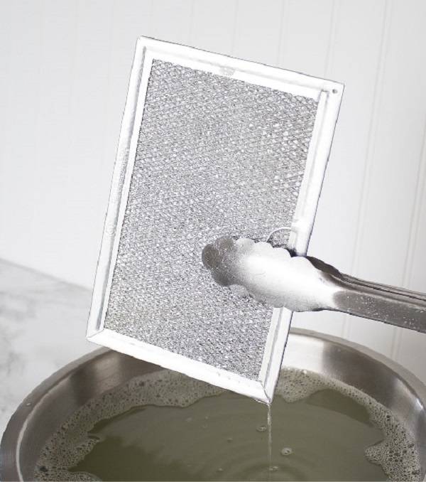 Как очистить вытяжку от жира на кухне