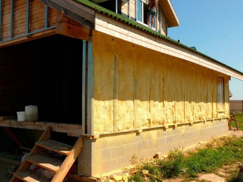 Чем и как утеплить стены в деревянном доме внутри и снаружи правильно