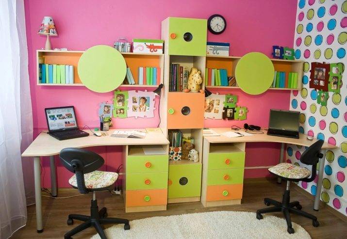 Письменный стол для школьника в детскую 50 фото в интерьере + советы по выбору